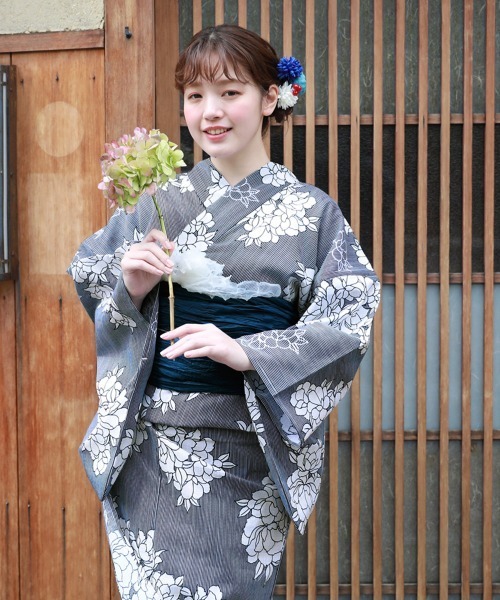 変わり織り浴衣3点セット「紺地の縦縞に花束」（浴衣）｜和