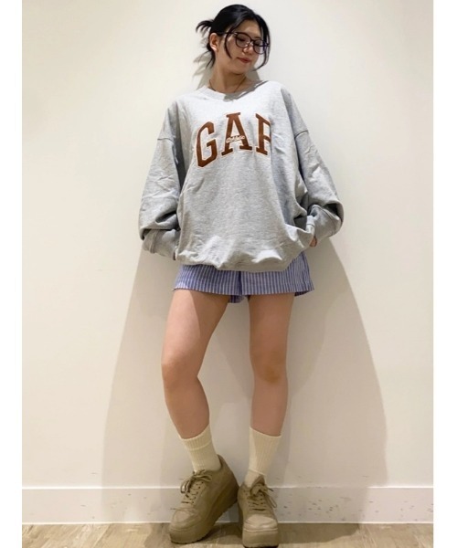 GAP(ギャップ)の「ヘビーウェイト オーバーサイズ GAPロゴ スウェットシャツ(スウェット・メンズ・ワイン/ライトグレー/ネイビー・XS/S/M/L/XL)」の8枚目の写真