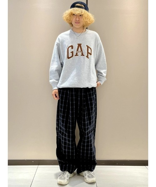 GAP(ギャップ)の「ヘビーウェイト オーバーサイズ GAPロゴ スウェットシャツ(スウェット・メンズ・ワイン/ライトグレー/ネイビー・XS/S/M/L/XL)」の15枚目の写真