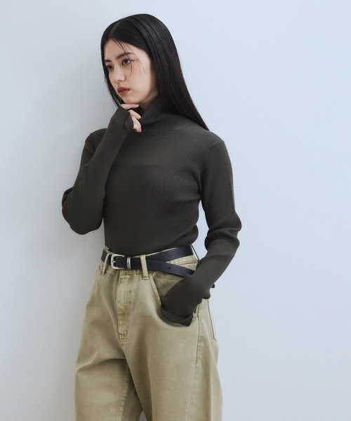 ADAM ET ROPE'（アダムエロペ）の「【WEB限定】・【サステナブル】エコベロRIBタートル（ニット/セーター・レディース・チャコールグレー/ブラック/パープル/レッド・FREE）」の9枚目の写真