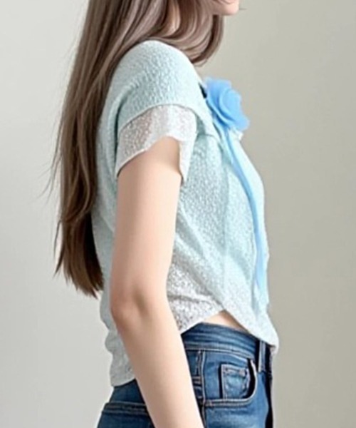 .KOM(ドットコム)の「A'GEM/9 × .kom 『.KOMZ/ドットケーオーエムゼット』 /クラシカルレース×ビッグカラー オフショル風トップス(Tシャツ/カットソー・レディース・ブルー/ピンク/イエロー・FREE)」の10枚目の写真