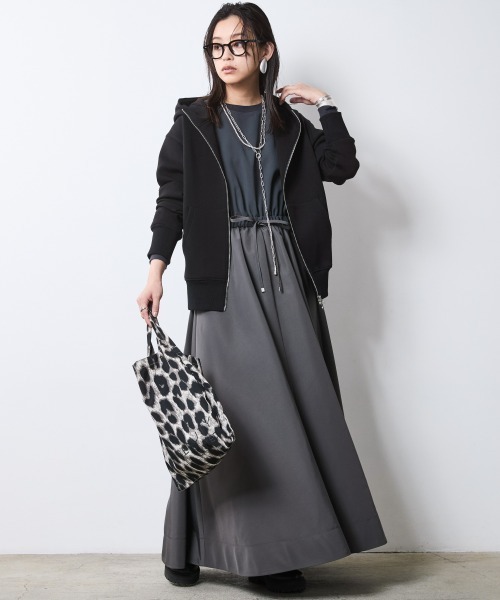 CHIC STYLE(シックスタイル)の「リブ使い異素材ドッキングロングワンピース<大きいサイズ有>シックスタイル(ワンピース・レディース・グレー/ブラック・5L/4L/3L/LL/L/M)」の19枚目の写真