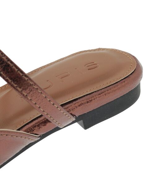 Green Parks(グリーンパークス)の「RUPIS.ポインテッドTストラップミュール(サンダル・レディース・ブラウン/シルバー・XS/S/M/XL/L)」の16枚目の写真