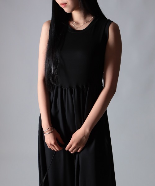 NANAHACHI（ナナハチ）の「バックオープンノースリーブワンピース（ワンピース・レディース・ブラック・SMALL/MEDIUM/LARGE）」の7枚目の写真