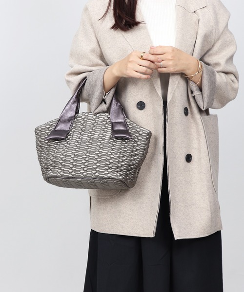 Bermosa(ベルモサ)の「立体 キルティング バイカラー 2wayバッグ(ショルダーバッグ・レディース・ブロンズ/ブラック/ボルドー・FREE)」の5枚目の写真