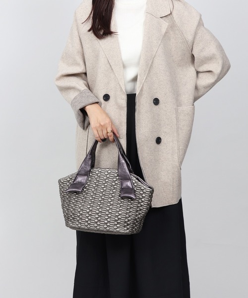Bermosa(ベルモサ)の「立体 キルティング バイカラー 2wayバッグ(ショルダーバッグ・レディース・ブロンズ/ブラック/ボルドー・FREE)」の6枚目の写真