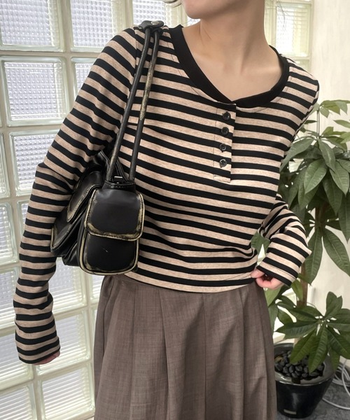 LAC-VERT（ラック・ヴェール）の「ボーダー柄ヘンリーネック（Tシャツ/カットソー・レディース・ブラック/グレー・FREE）」の5枚目の写真