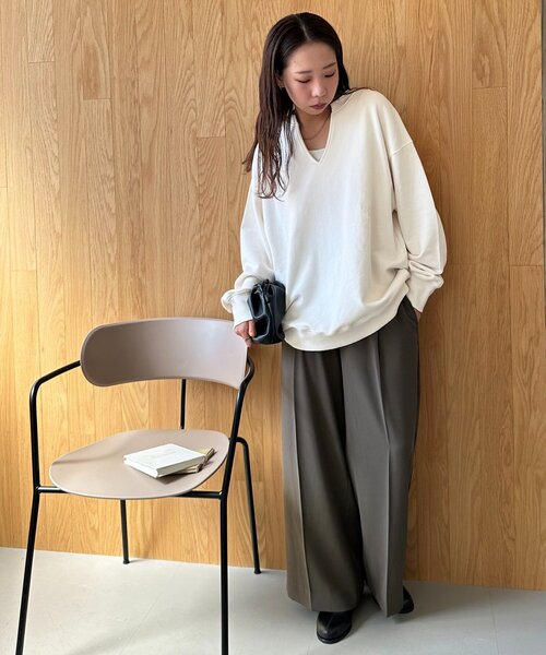 DISCOAT(ディスコート)の「【ユニセックス】ワンポイント刺繍ピグメントスキッパースウェット(スウェット・レディース・アイボリー/チャコールグレー/ブラウン・FREE)」の9枚目の写真