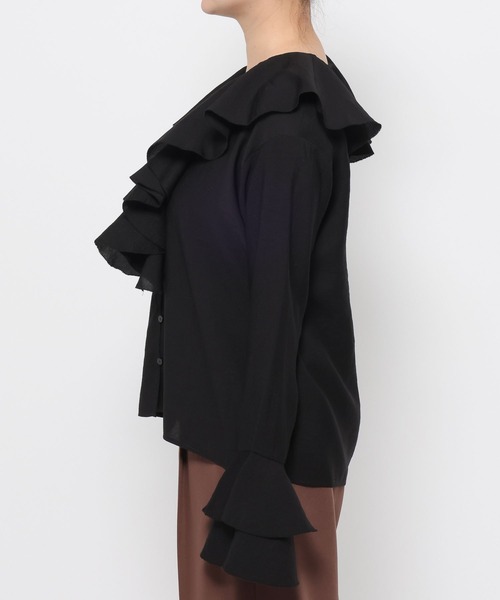 mysty woman(ミスティウーマン)の「ラッフルフリルブラウス 581484(シャツ/ブラウス・レディース・ブラック/オフホワイト・FREE)」の20枚目の写真