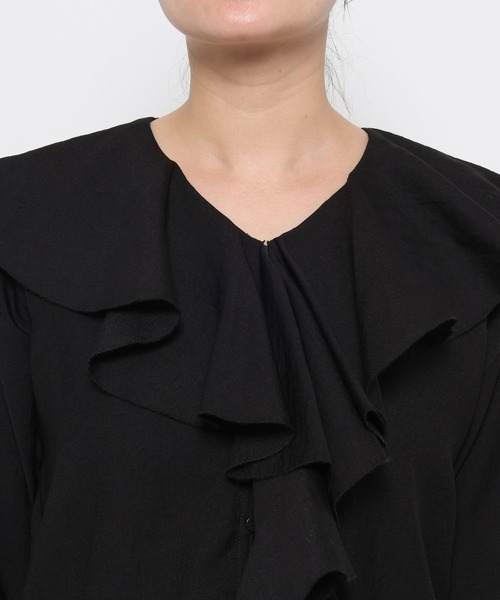 mysty woman(ミスティウーマン)の「ラッフルフリルブラウス 581484(シャツ/ブラウス・レディース・ブラック/オフホワイト・FREE)」の22枚目の写真