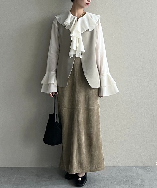 mysty woman(ミスティウーマン)の「ラッフルフリルブラウス 581484(シャツ/ブラウス・レディース・ブラック/オフホワイト・FREE)」の13枚目の写真