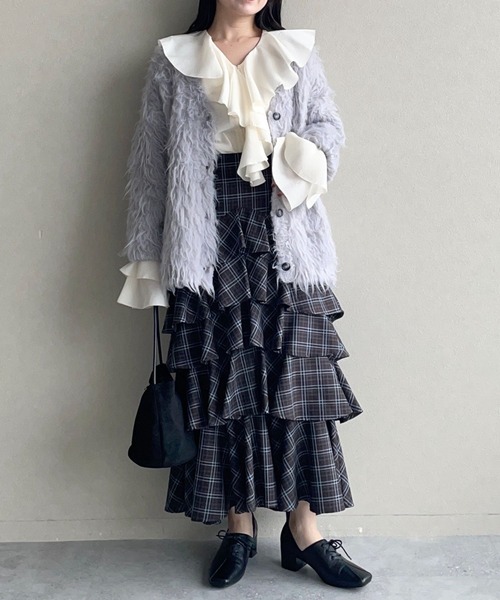 mysty woman(ミスティウーマン)の「ラッフルフリルブラウス 581484(シャツ/ブラウス・レディース・ブラック/オフホワイト・FREE)」の12枚目の写真