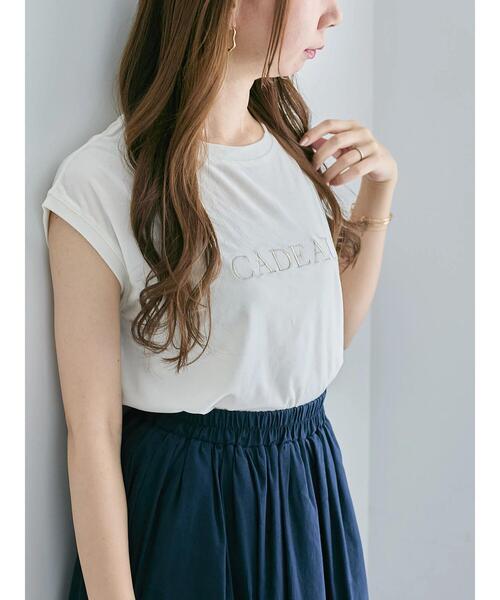 Te chichi（テチチ）の「シアーベロアロゴ刺繍TOPS（Tシャツ/カットソー・レディース・ブラウン/オフホワイト/ネイビー・F）」の2枚目の写真