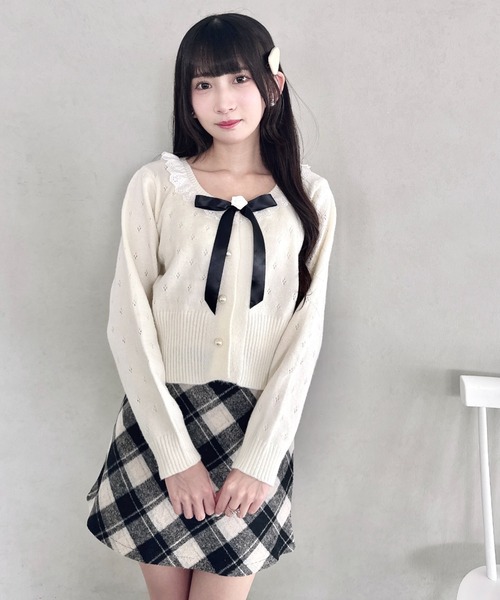 Loueme（ルエム）の「ローズリボンアイレットニットカーディガン（カーディガン/ボレロ・レディース・アイボリー/ブラック/グレー・FREE）」の11枚目の写真