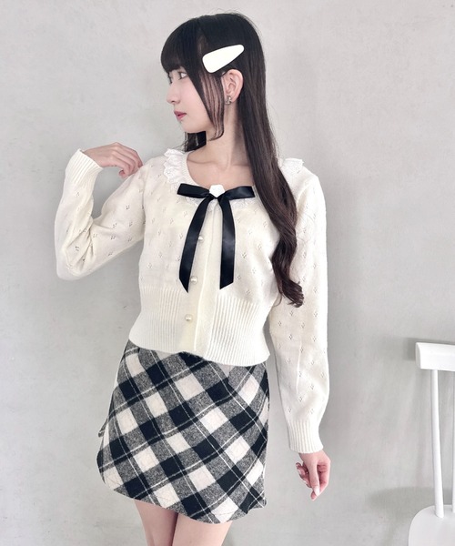 Loueme（ルエム）の「ローズリボンアイレットニットカーディガン（カーディガン/ボレロ・レディース・アイボリー/ブラック/グレー・FREE）」の12枚目の写真