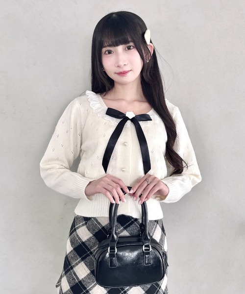 Loueme（ルエム）の「ローズリボンアイレットニットカーディガン（カーディガン/ボレロ・レディース・アイボリー/ブラック/グレー・FREE）」の10枚目の写真