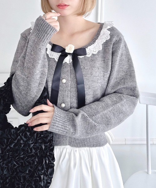 Loueme（ルエム）の「ローズリボンアイレットニットカーディガン（カーディガン/ボレロ・レディース・アイボリー/ブラック/グレー・FREE）」の4枚目の写真