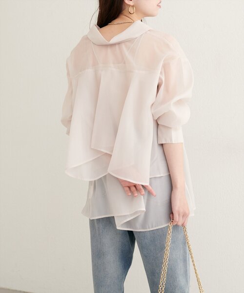 natural couture(ナチュラルクチュール)の「WEB限定 /【大人ナチュ】バックフレアシャツ(シャツ/ブラウス・レディース・オフホワイト/ピンク/ブラウン/サックスブルー・FREE)」の5枚目の写真