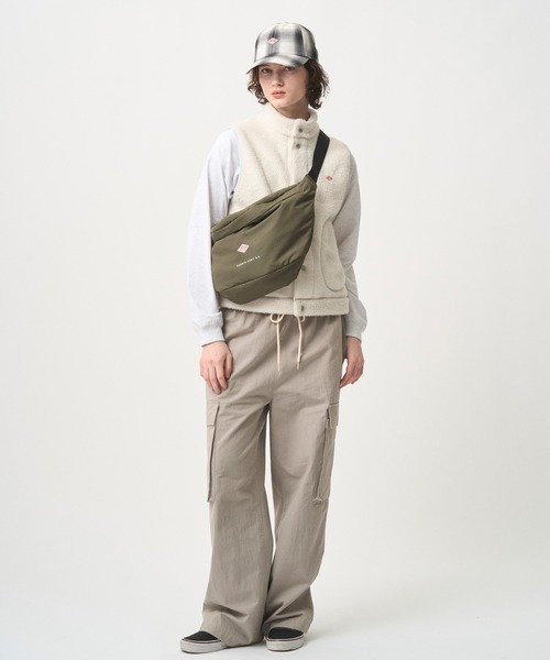 DANTON（ダントン）の「POLYESTER TAFFETA SLING BAG〈CHEMIN VERT 8.4〉（ボディバッグ/ウエストポーチ・レディース・パープル/ブラウン/オリーブ/ブラック/グレー・-）」の6枚目の写真