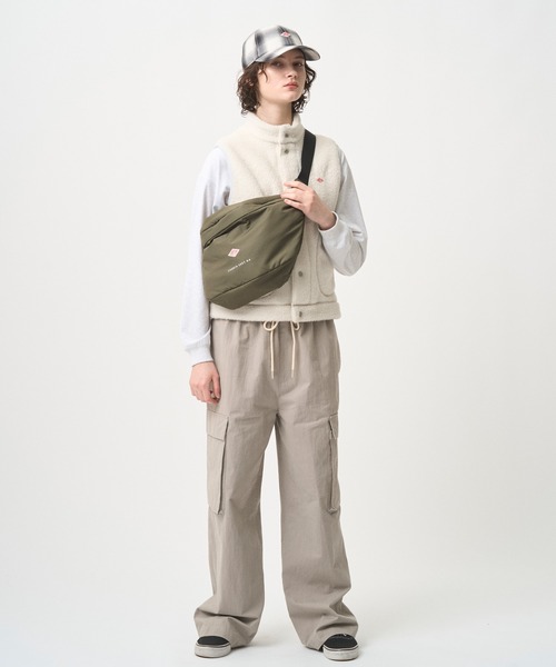 DANTON（ダントン）の「POLYESTER TAFFETA SLING BAG〈CHEMIN VERT 8.4〉（ボディバッグ/ウエストポーチ・レディース・パープル/ブラウン/オリーブ/ブラック/グレー・-）」の7枚目の写真
