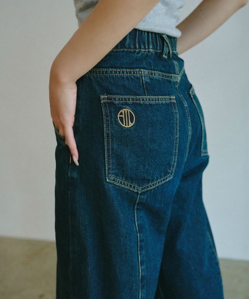 INTER FACTORY（インターファクトリー）の「emuniem by.ゆいか - タックデニムストレートパンツ（デニムパンツ・レディース・ブルー・MEDIUM/LARGE）」の15枚目の写真