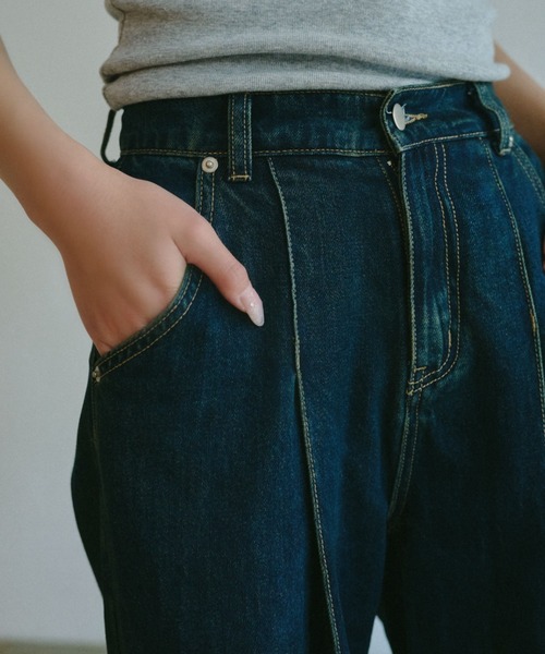 INTER FACTORY（インターファクトリー）の「emuniem by.ゆいか - タックデニムストレートパンツ（デニムパンツ・レディース・ブルー・MEDIUM/LARGE）」の18枚目の写真