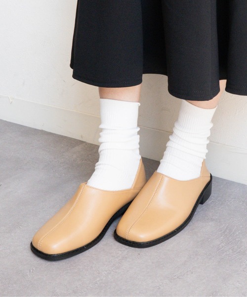 Fabby fabby（ファビィーファビィー）の「サイドVカットスリッポンシューズ（スリッポン・レディース・ブラック/ベージュ/ブラウン・SMALL/MEDIUM/LARGE）」の3枚目の写真