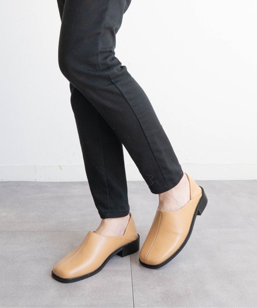 Fabby fabby（ファビィーファビィー）の「サイドVカットスリッポンシューズ（スリッポン・レディース・ブラック/ベージュ/ブラウン・SMALL/MEDIUM/LARGE）」の4枚目の写真