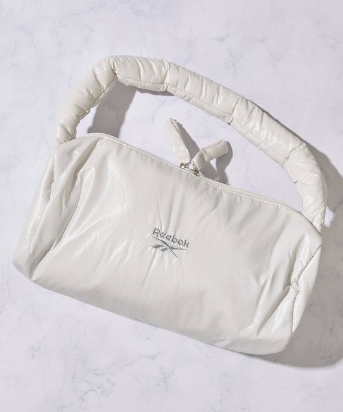 Reebok（リーボック）の「【Reebok / リーボック】パテッドドラムバッグ（ショルダーバッグ・レディース・シルバー/ブラック/ホワイト・FREE）」の2枚目の写真