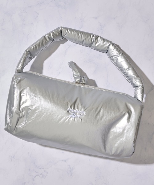 Reebok（リーボック）の「【Reebok / リーボック】パテッドドラムバッグ（ショルダーバッグ・レディース・シルバー/ブラック/ホワイト・FREE）」の3枚目の写真