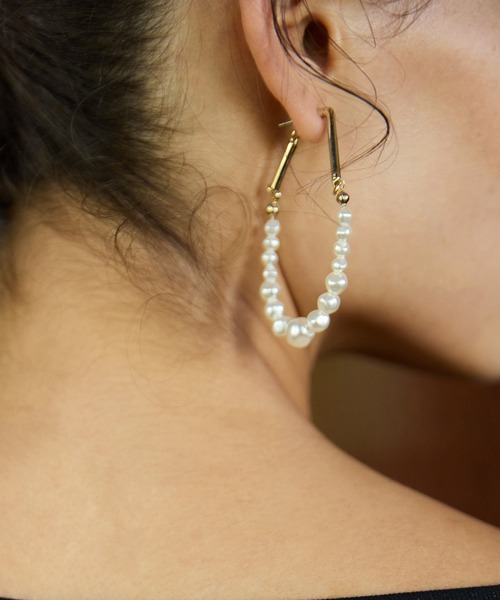 EIMY ISTOIRE（エイミーイストワール）の「メタルコンビパールピアス（ピアス（両耳用）・レディース・ゴールド・F）」の3枚目の写真