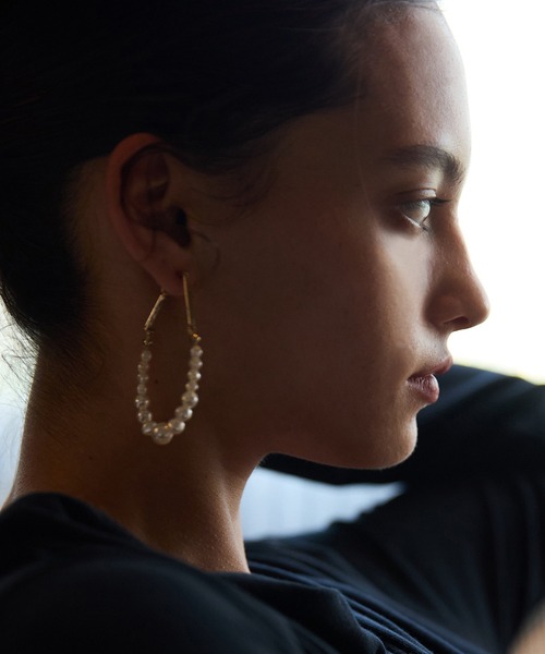 EIMY ISTOIRE（エイミーイストワール）の「メタルコンビパールピアス（ピアス（両耳用）・レディース・ゴールド・F）」の2枚目の写真