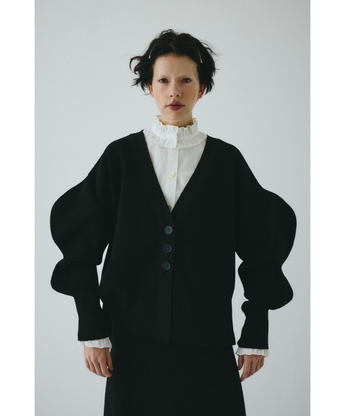 HeRIN.CYE(ヘリンドットサイ)の「Mountain sleeve cardigan マウンテンスリーブカーディガン(カーディガン/ボレロ・レディース・ブラック/ブルー/グレー・FREE)」の2枚目の写真