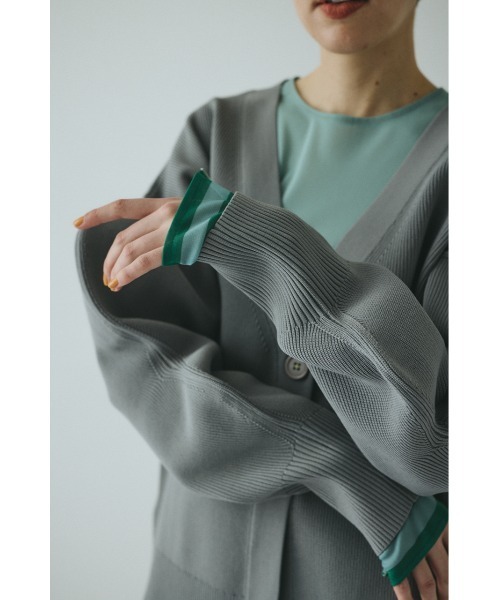 HeRIN.CYE(ヘリンドットサイ)の「Mountain sleeve cardigan マウンテンスリーブカーディガン(カーディガン/ボレロ・レディース・ブラック/ブルー/グレー・FREE)」の9枚目の写真