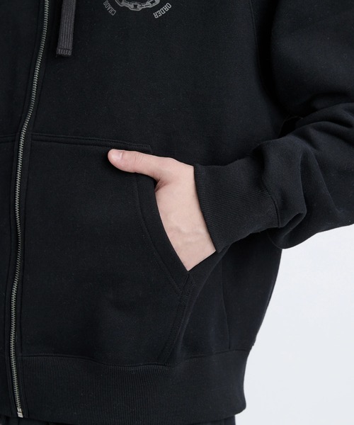 RVCA(ルーカ)の「RVCA メンズ METAL URGY ZIP HD パーカー 【2025年秋冬モデル】 @autumn/ルーカバックプリントジップアップフードパーカー・フーディー(パーカー・メンズ・オフホワイト/ブラック/ブラウン系その他・SMALL/MEDIUM/LARGE/X-LARGE)」の7枚目の写真
