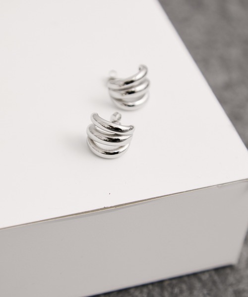 le cercle ADAM ET ROPE'(ルセルクルアダムエロペ)の「ラインミニフープピアス(ピアス(両耳用)・レディース・ゴールド/シルバー・FREE)」の2枚目の写真