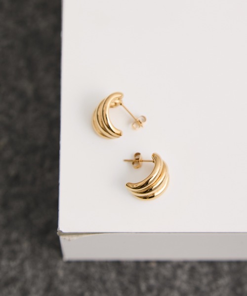le cercle ADAM ET ROPE'(ルセルクルアダムエロペ)の「ラインミニフープピアス(ピアス(両耳用)・レディース・ゴールド/シルバー・FREE)」の1枚目の写真