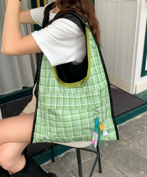 gossip!ロサンゼルス(ゴシップロサンゼルス)の「【Y2Kガーリー】大容量レオパード&チェック柄トートバッグ(※チャームなし)(トートバッグ・レディース・レオパード/チェック・FREE)」の2枚目の写真