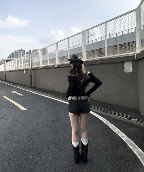 d.i.a⭐︎お尻ファー付き.ローライズ丈ショートパンツ セール】フェイクファー付きローライズショートパンツ（その他パンツ