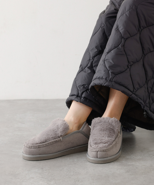 abahouse mavie(アバハウスマヴィ)の「MEI FUR MOCCASIN SHOES(スリッポン・レディース・ブラック/グレー/キャメル・40/38)」の3枚目の写真