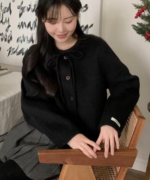 semplice（センプリチェ）の「リボンネックボタンショートコート（その他アウター・レディース・ベージュ/ブラック・F）」の6枚目の写真