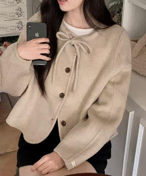 semplice（センプリチェ）の「リボンネックボタンショートコート（その他アウター・レディース・ベージュ/ブラック・F）」の13枚目の写真