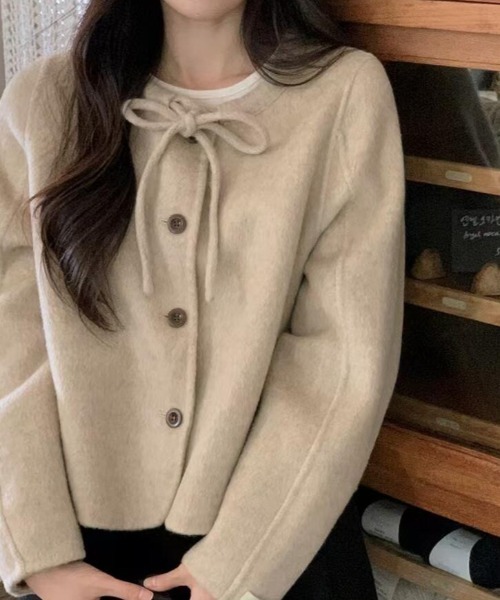 semplice（センプリチェ）の「リボンネックボタンショートコート（その他アウター・レディース・ベージュ/ブラック・F）」の12枚目の写真
