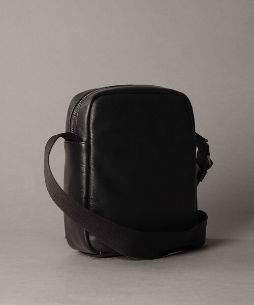 Calvin Klein(カルバン・クライン)の「クロスボディバッグ - ジップミニショルダーバッグ(ショルダーバッグ・メンズ・ブラック・FREE)」の2枚目の写真