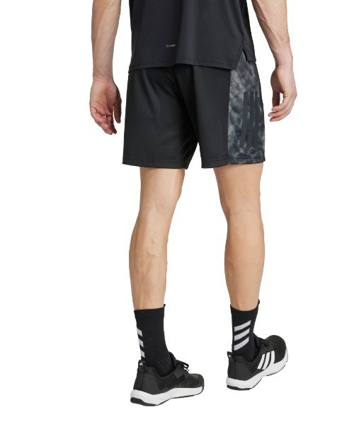 adidas(アディダス)の「アディダス adidas トレイン エッセンシャルズ シーズナル スリーストライプス ショーツ(その他パンツ・メンズ・ブラック・M/L/LL/S)」の2枚目の写真