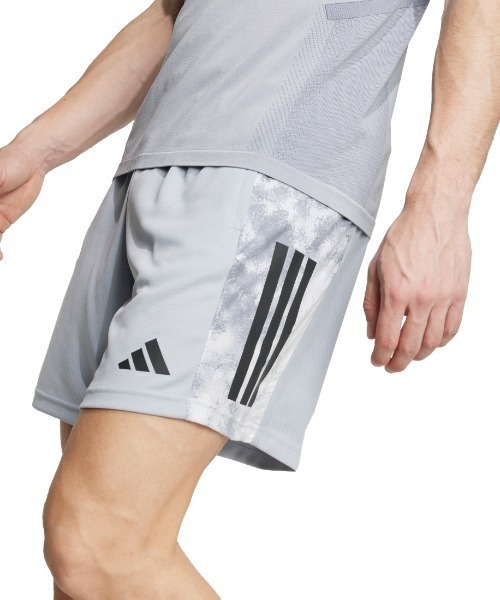adidas(アディダス)の「アディダス adidas トレイン エッセンシャルズ シーズナル スリーストライプス ショーツ(その他パンツ・メンズ・ブラック・M/L/LL/S)」の8枚目の写真
