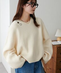 【WEB限定】首元ハート刺繍ニット