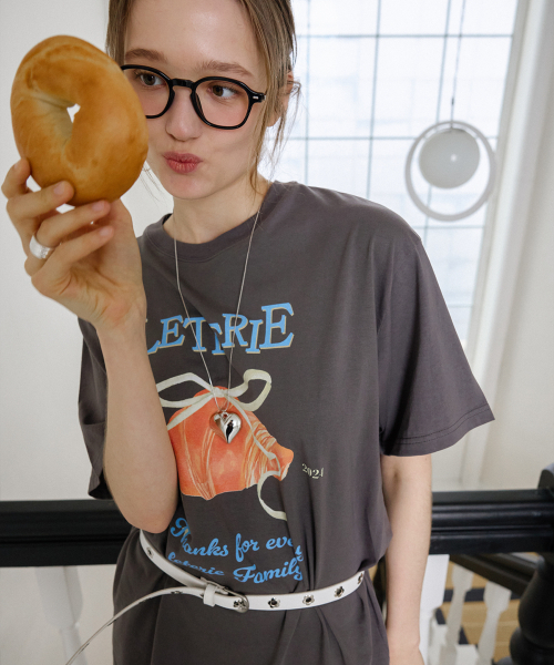 LETERIE(レテリー)の「RIBBON CROISSANT T-SHIRTS_CHARCOAL(Tシャツ/カットソー・レディース・チャコール・FREE)」の4枚目の写真