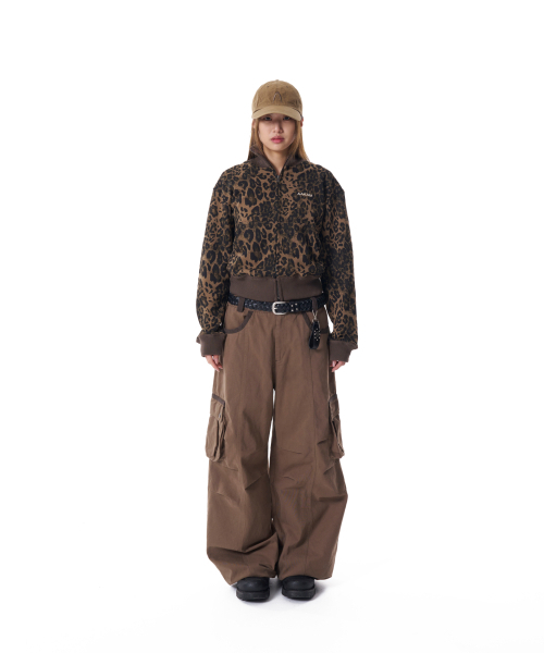 AAKAM(アーカム)の「Knee Pin-tuck Contrast Cargo Pants (Brown)(その他パンツ・レディース・その他・1/2)」の5枚目の写真
