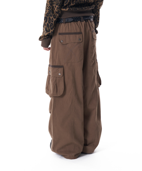 AAKAM(アーカム)の「Knee Pin-tuck Contrast Cargo Pants (Brown)(その他パンツ・レディース・その他・1/2)」の7枚目の写真